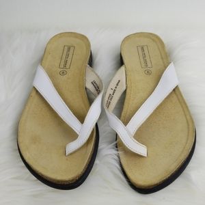 Saks Fifth Avenue white flip flop size 8